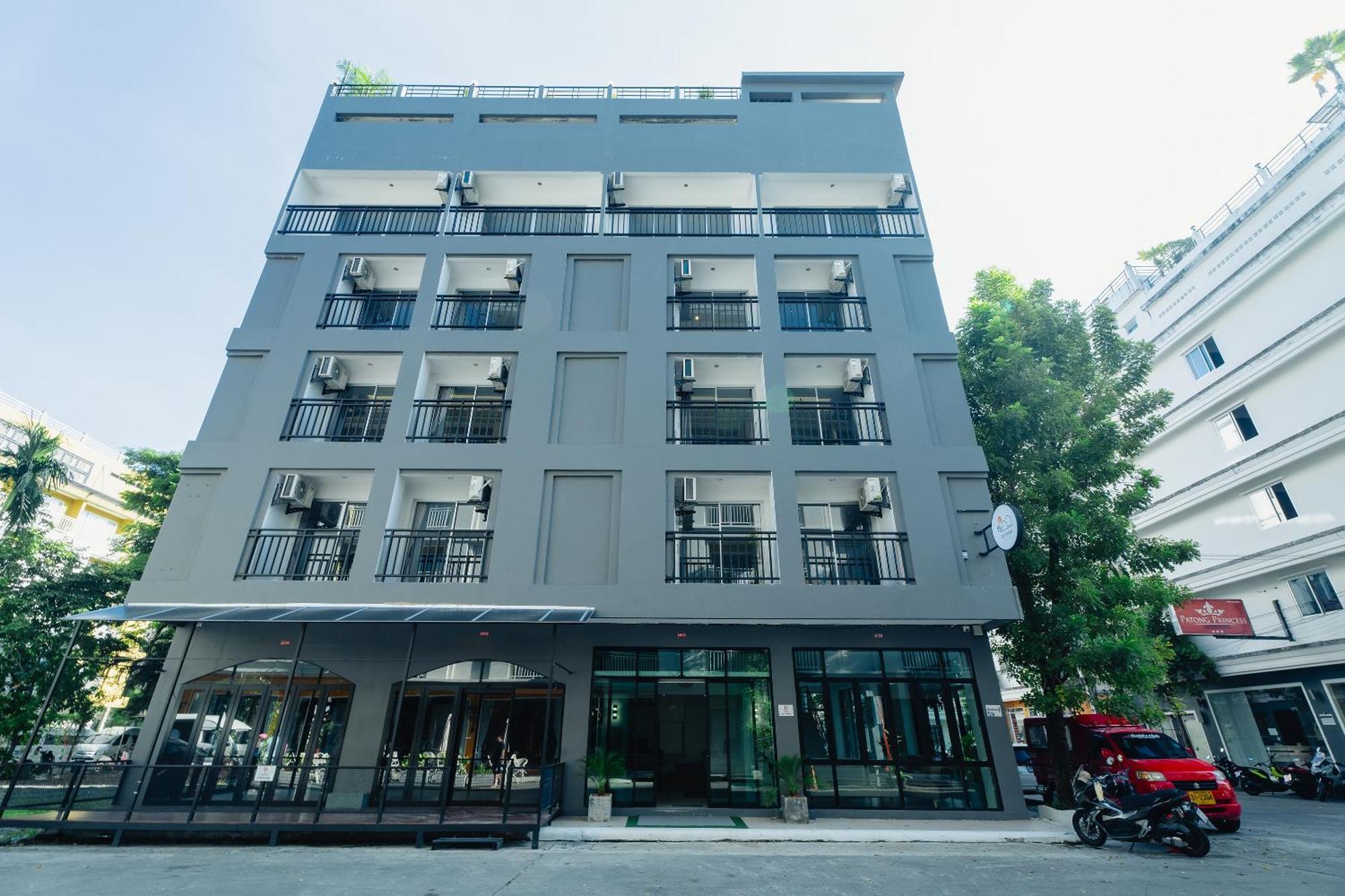 Di Yana Patong Hotel Exterior photo
